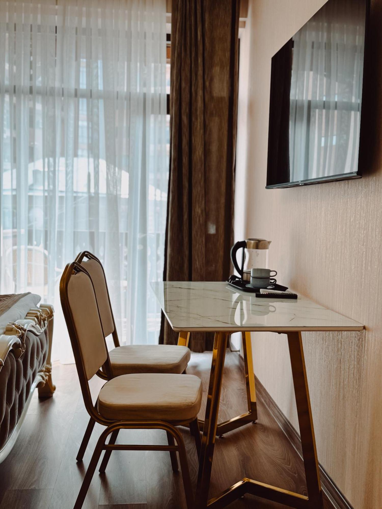 Armenia Hotel Ереван Екстериор снимка