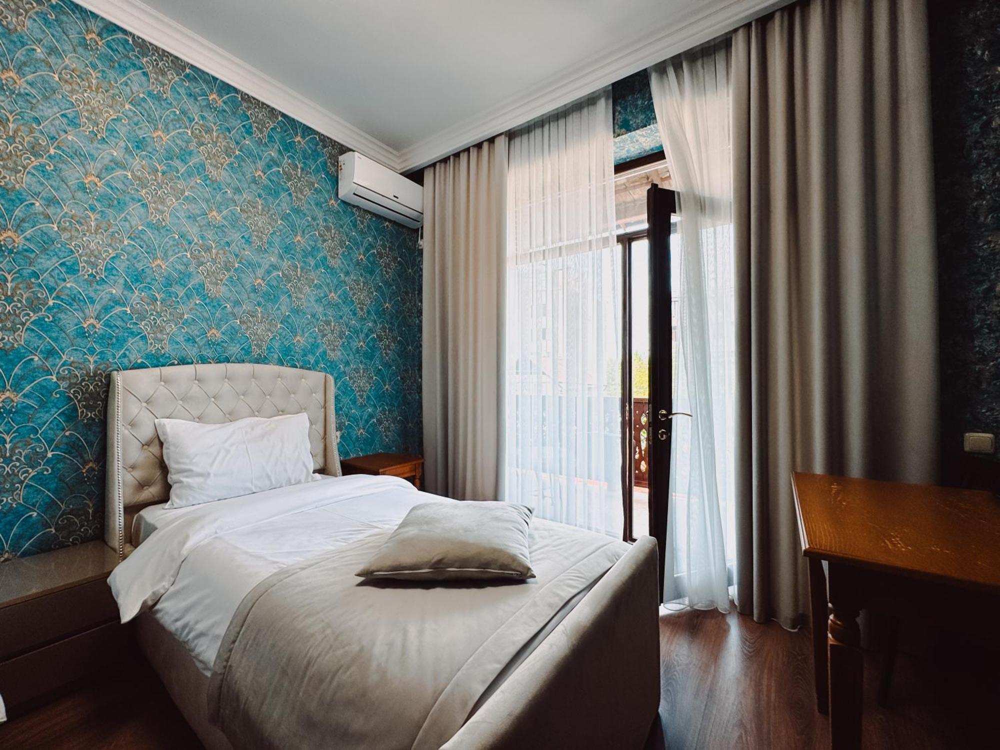 Armenia Hotel Ереван Екстериор снимка