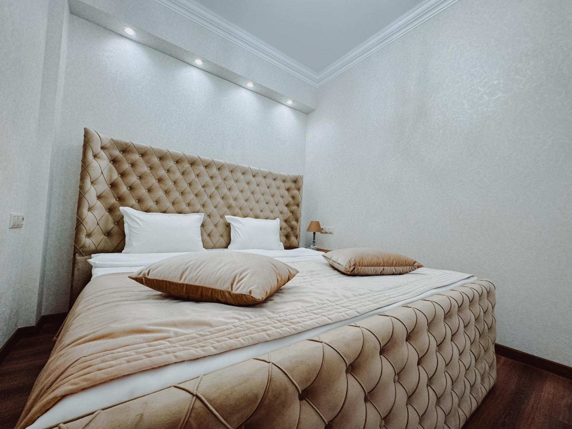 Armenia Hotel Ереван Екстериор снимка