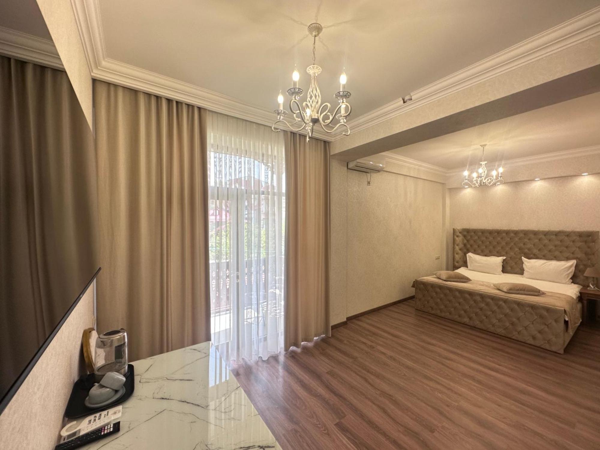 Armenia Hotel Ереван Екстериор снимка