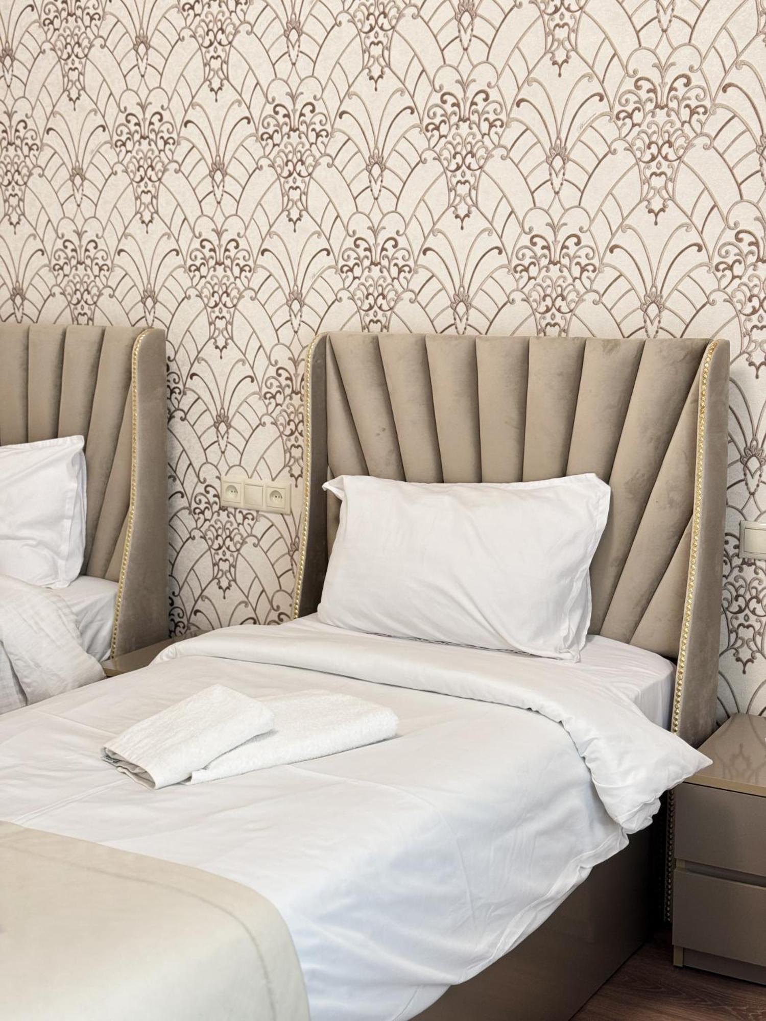 Armenia Hotel Ереван Екстериор снимка