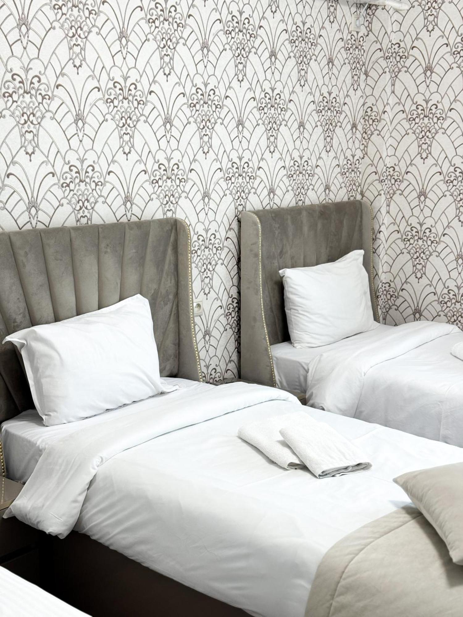 Armenia Hotel Ереван Екстериор снимка