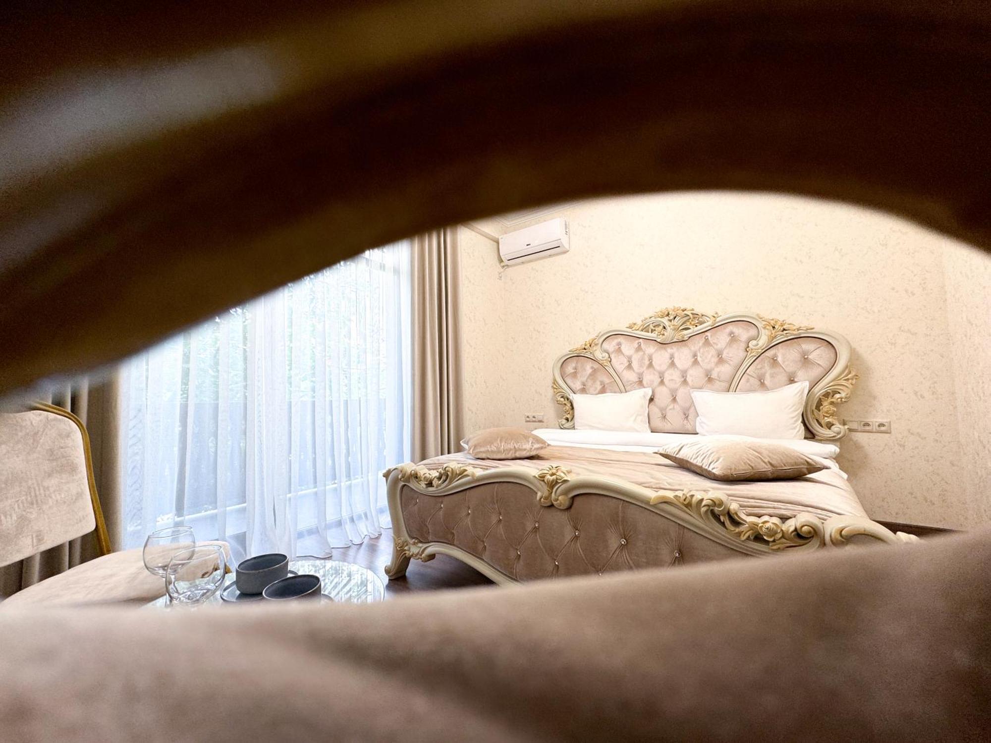 Armenia Hotel Ереван Екстериор снимка