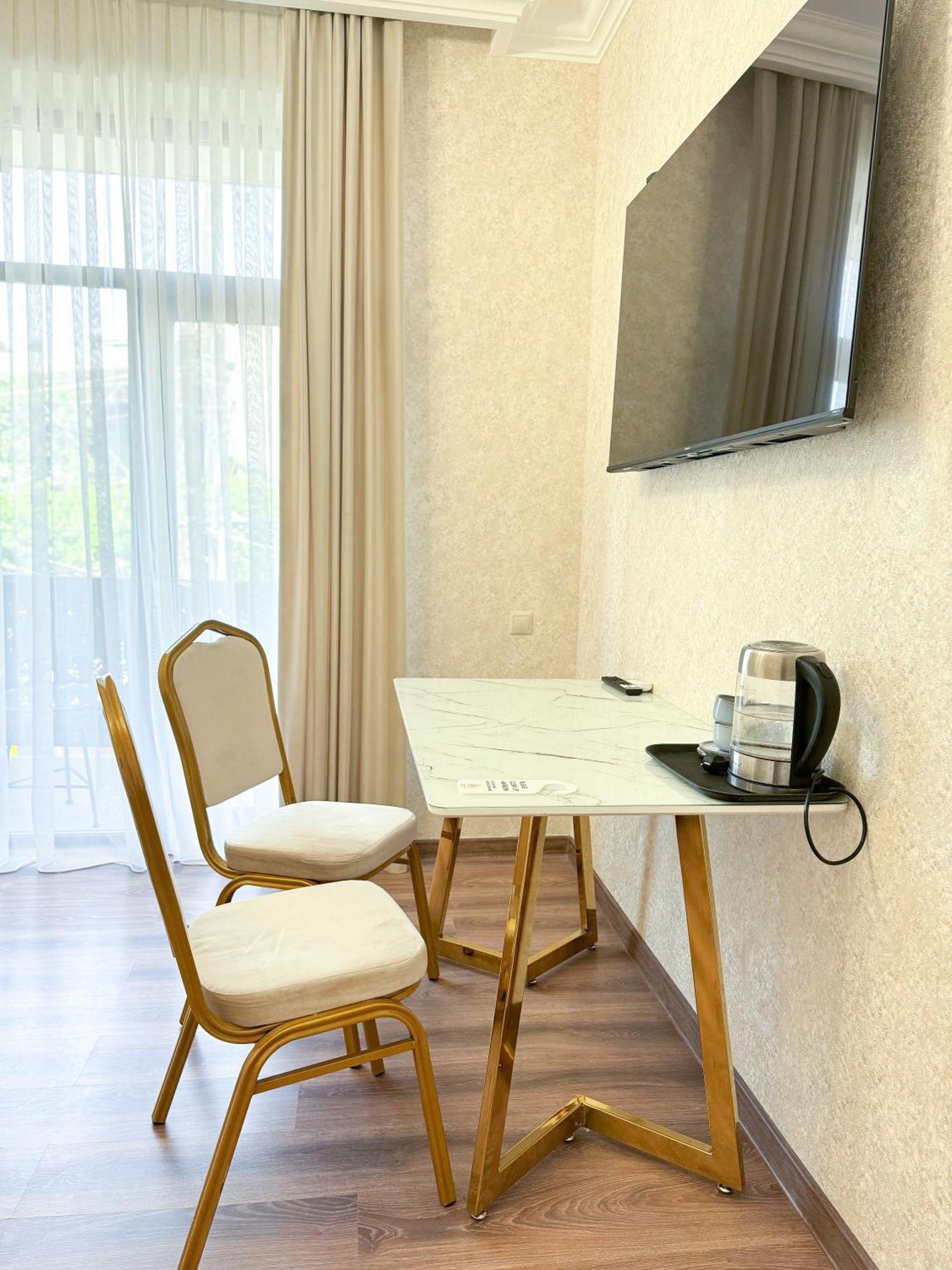 Armenia Hotel Ереван Екстериор снимка