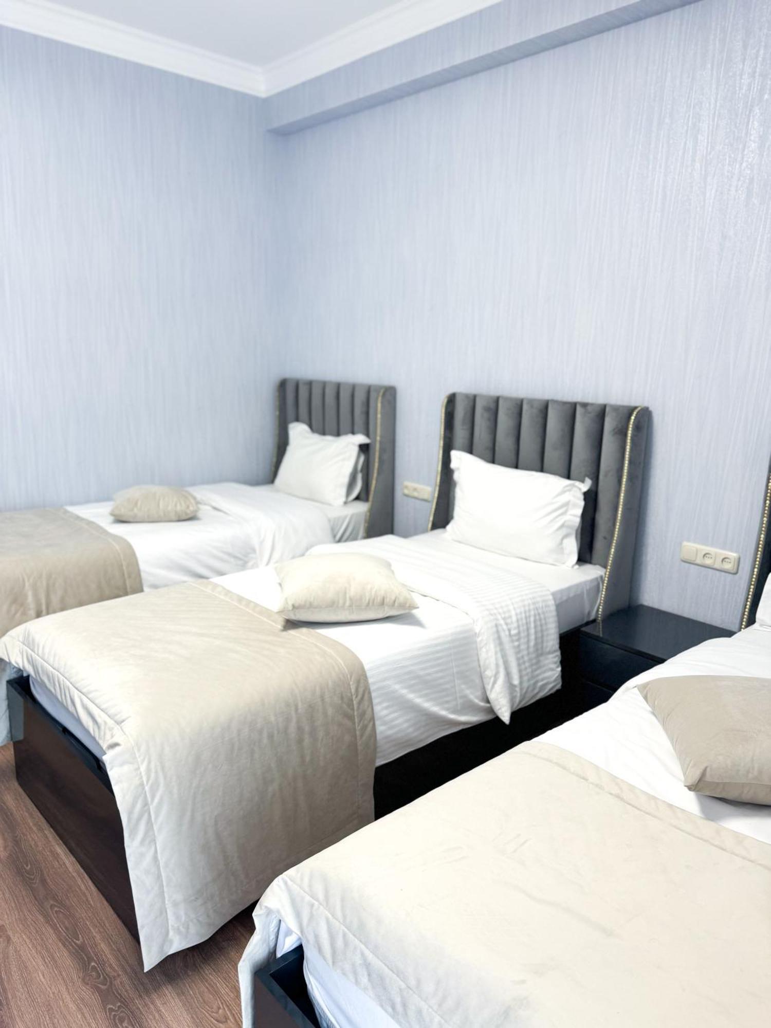 Armenia Hotel Ереван Екстериор снимка