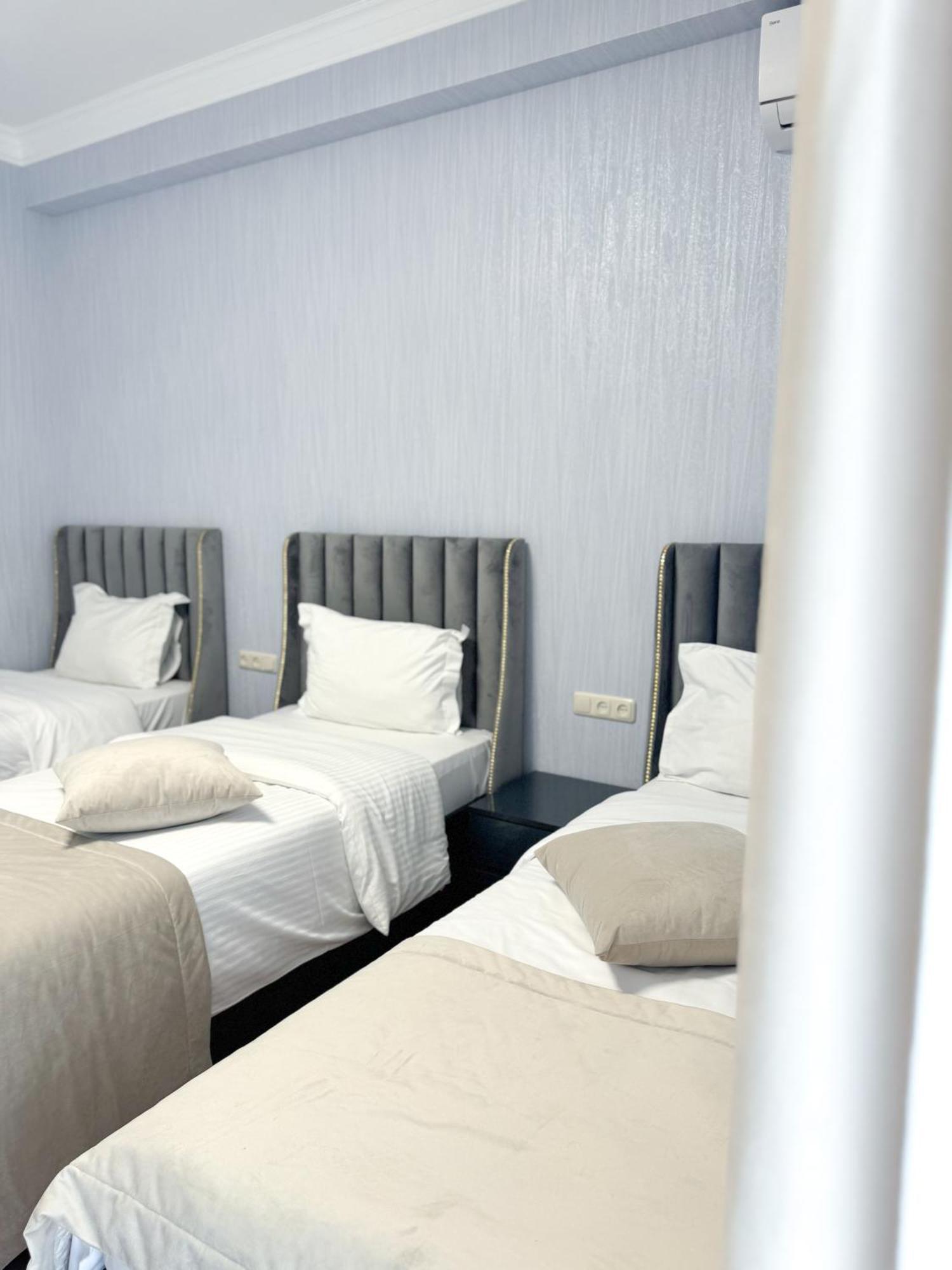 Armenia Hotel Ереван Екстериор снимка