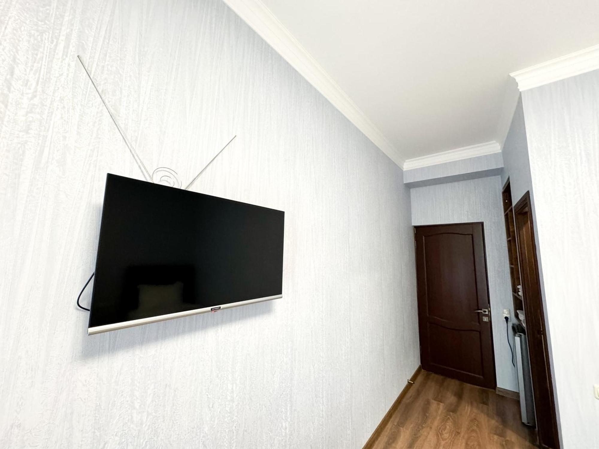 Armenia Hotel Ереван Екстериор снимка