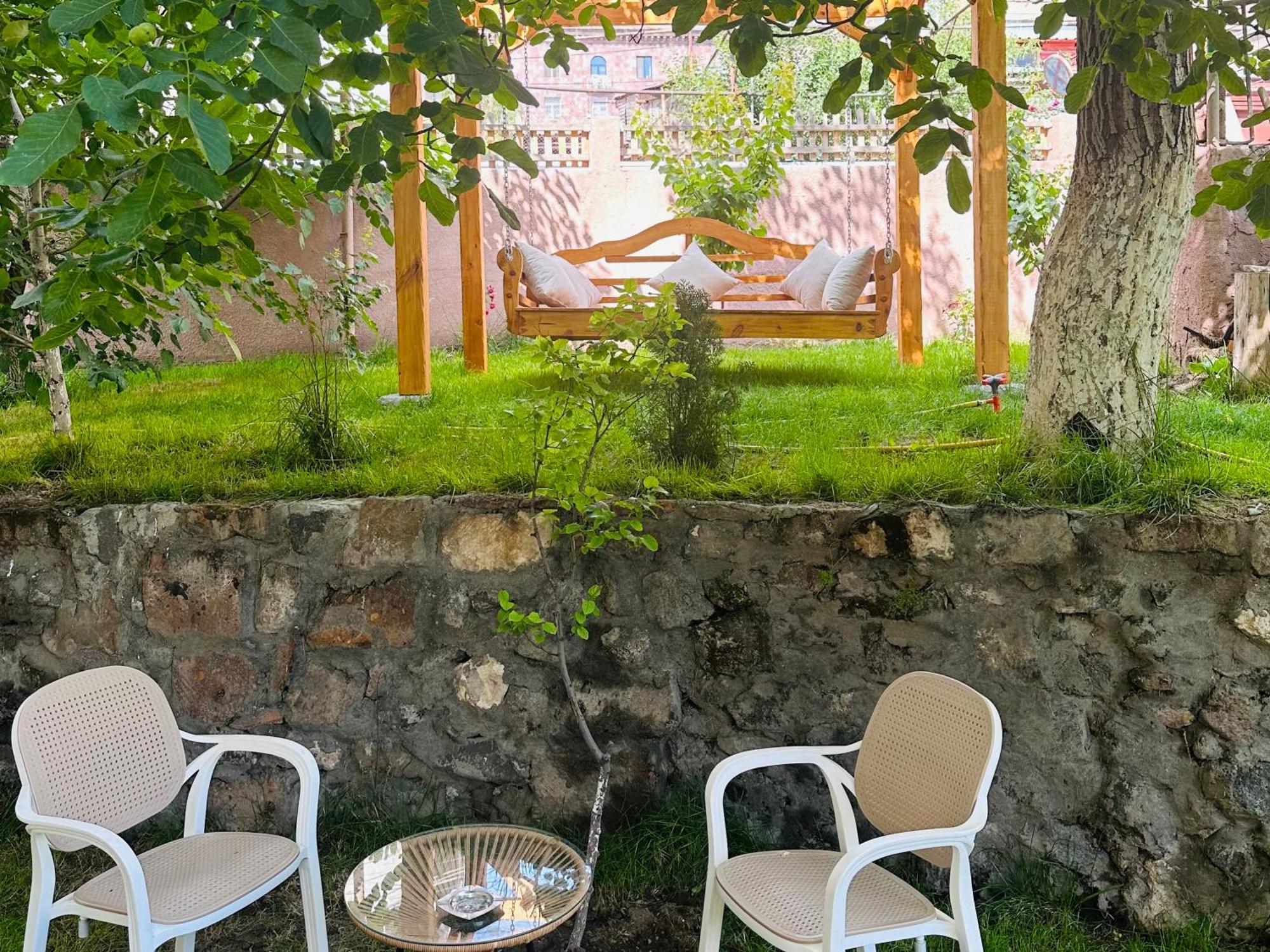 Armenia Hotel Ереван Екстериор снимка